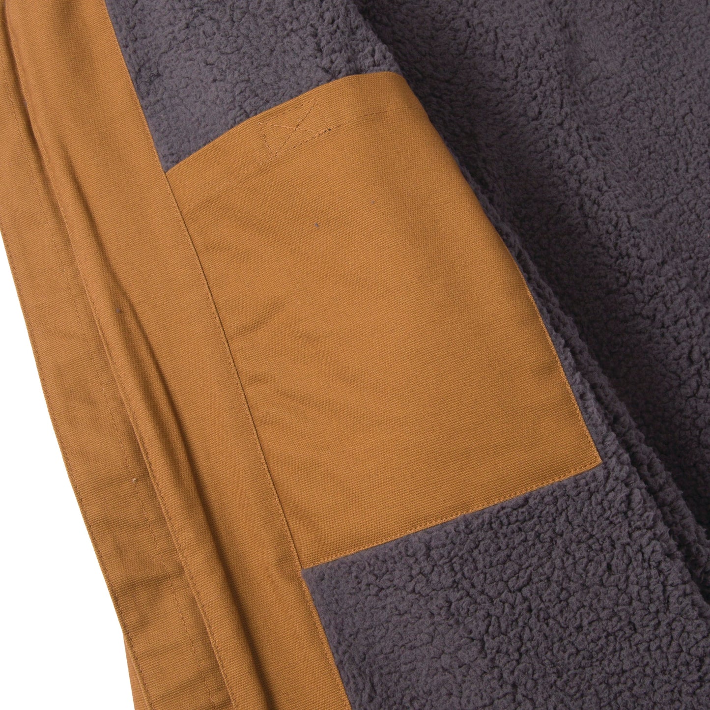Chaqueta con capucha y forro de sherpa