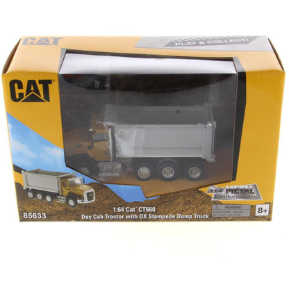 Camión volquete CT660 OX Stampede a escala 1:64