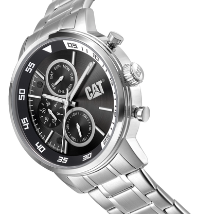 Reloj de vela con esfera negra y correa de acero inoxidable.